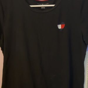 Women m black tommy shirt